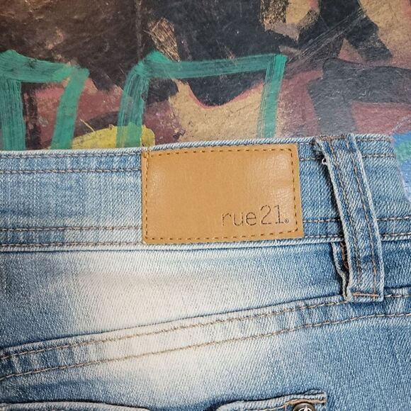 Rue21 Ripped denim jeans with flower lace - woman's size 7/8 - Picture 12 of 13